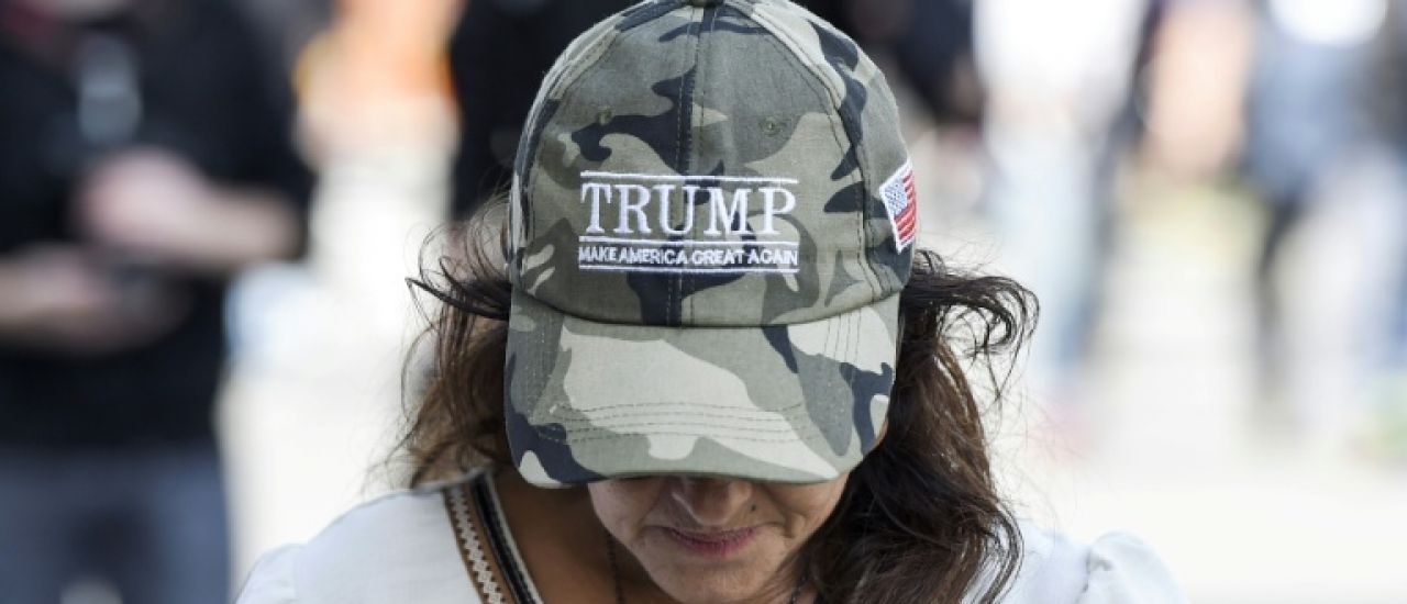 En France, les autorités inquiètes de l'influence de la nébuleuse MAGA