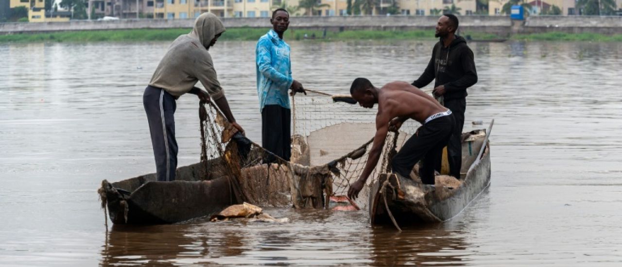 Pêcheurs de plastique: le fleuve Congo victime de la pollution en RDC