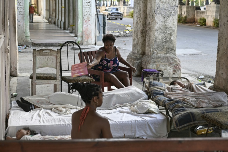 Cuba: HRW dénonce les sanctions américaines et le manque de liberté sur l'île