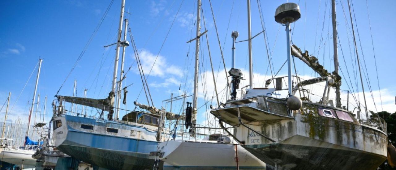 Un "Emmaüs de la mer" à la recherche de trésors recyclables dans les cimetières de bateaux