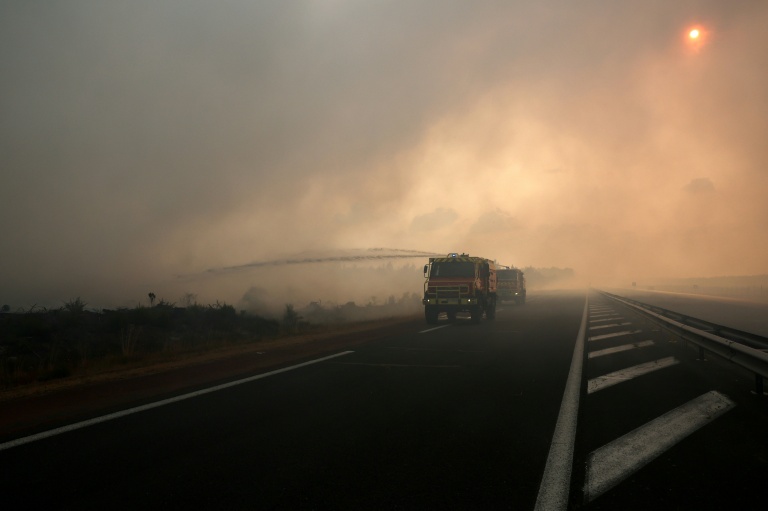En Gironde, l'incendie monstre est désormais "à 15 km" de l'agglomération de Bordeaux