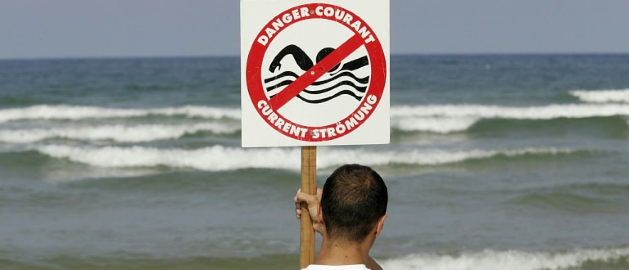 La côte atlantique face à une "puissante houle", drapeaux rouges sur les plages