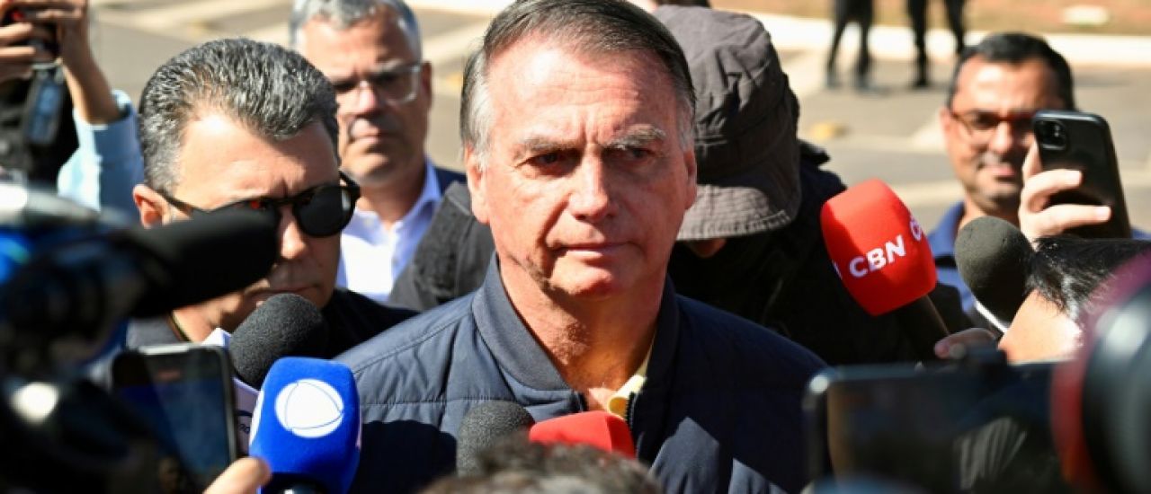 Brésil: la pression judiciaire s'accroît sur Bolsonaro malgré le soutien de Trump