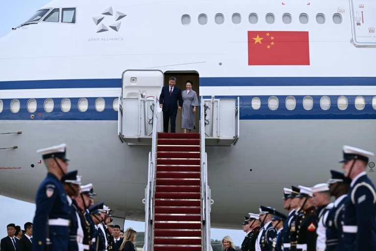 Xi reçu par un Trump aux petits soins