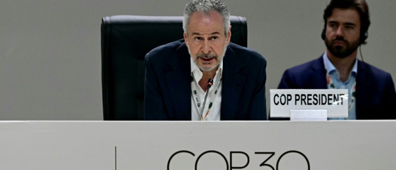 La COP30 s'enfonce dans la nuit, l'ambition sur la sortie des fossiles en péril