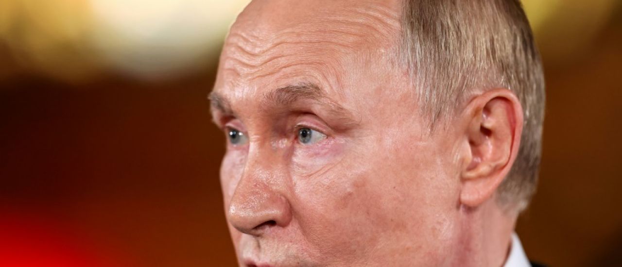 Ukraine: Poutine promet d'atteindre ses objectifs "militairement" si les négociations échouent
