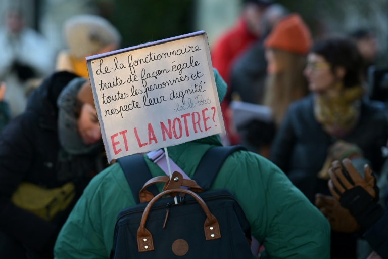 Budget: les fonctionnaires, à nouveau mis à contribution, dénoncent leur "appauvrissement"