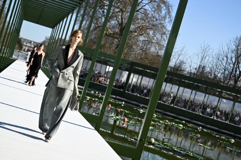 Tendances: le pantalon "barrel", la coupe est pleine