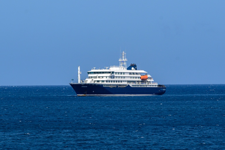 Foyer d'hantavirus présumé sur un bateau de croisière: les passagers coincés à bord dans l'incertitude