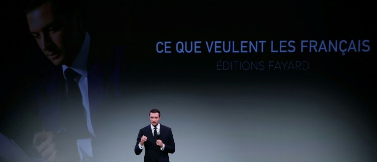 A deux pas de l'Elysée, Bardella lance son nouveau livre et sa nouvelle campagne