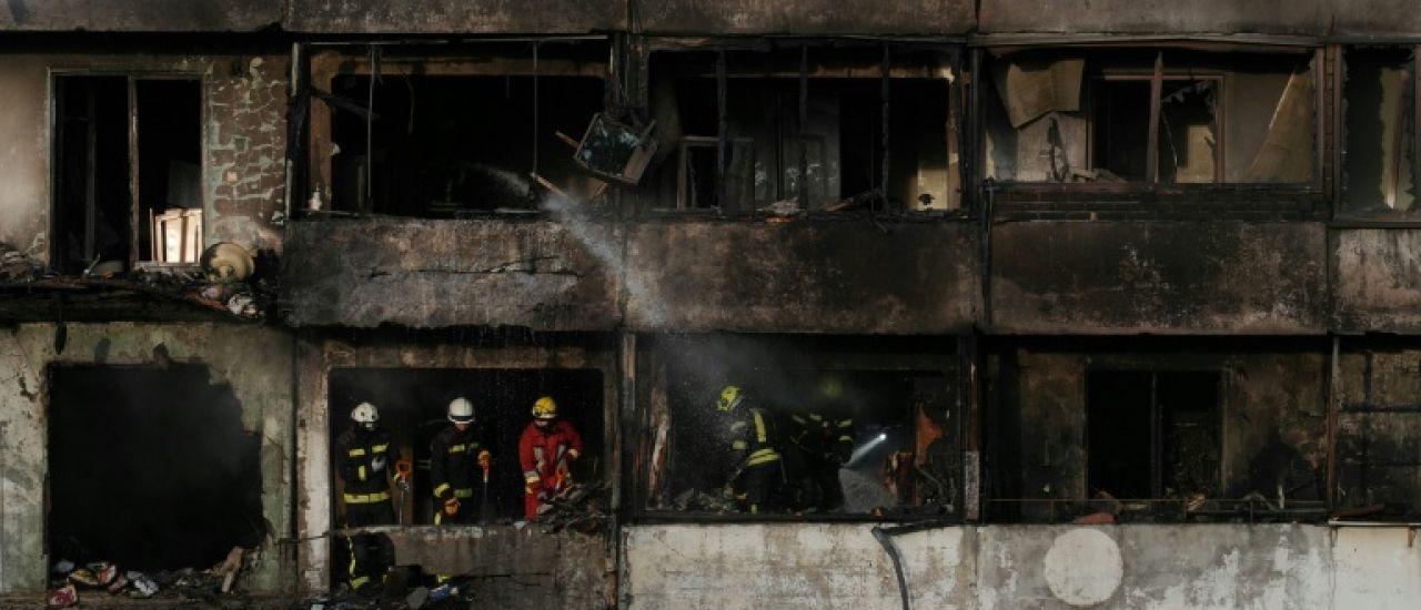 "On ne voyait plus rien": à Kiev, la fuite d'habitants d'un immeuble ravagé par un drone russe