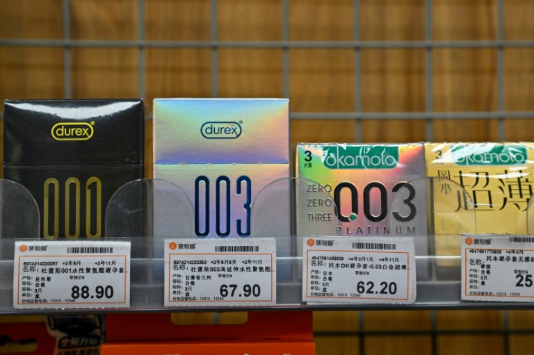 "Rien à voir avec les préservatifs": à Pékin, des sceptiques de la taxe pour relancer les naissances