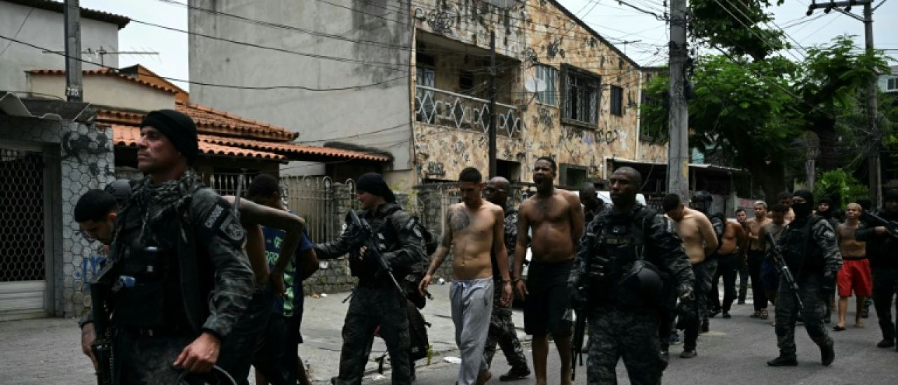 Scènes de guerre à Rio: 64 morts dans son opération policière la plus meurtrière Scènes de guerre à Rio: 64 morts dans son opération policière la plus meurtrière