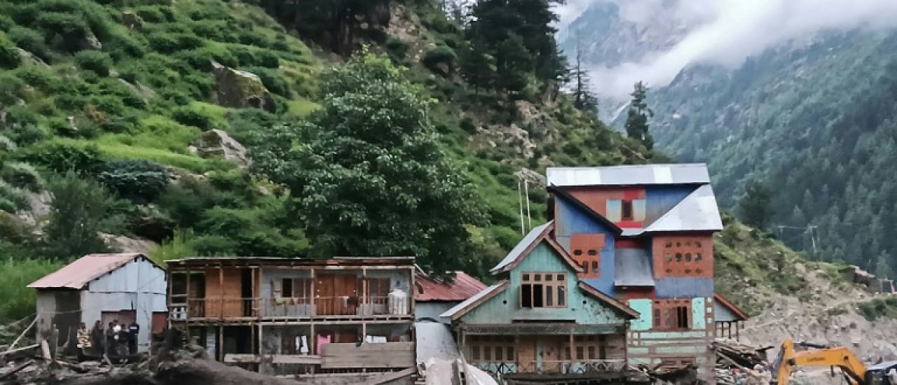 Inde: au moins 60 morts dans les inondations, les recherches se poursuivent