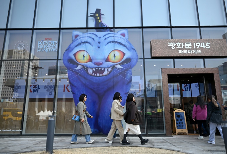 A Séoul, des touristes en pèlerinage sur les lieux du film oscarisé "Kpop Demons Hunters"
