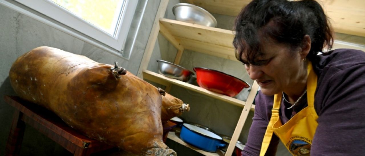 Le kajmak vieilli en outre de brebis, un fromage ancestral que la Bosnie veut protéger