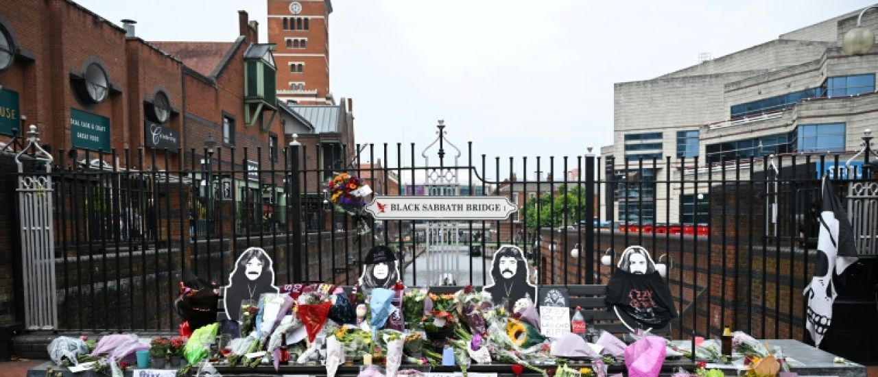 A Birmingham, les fans d'Ozzy Osbourne rendent hommage à une "icône de la ville"