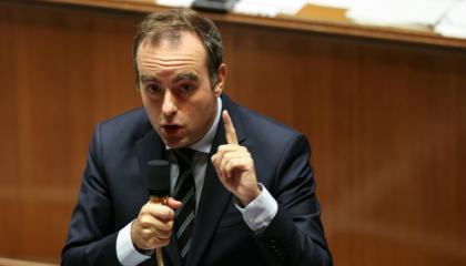 Le gouvernement soumettra "en novembre" la suspension de la réforme des retraites, le PS menace de censure en cas d'échec