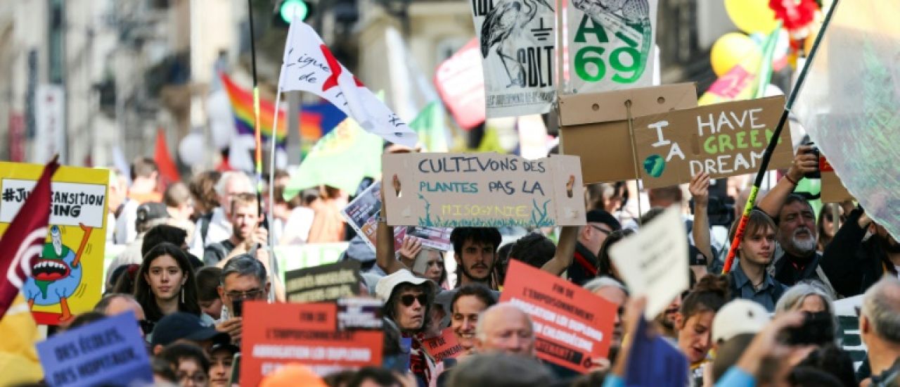Plusieurs milliers de manifestants en France en faveur du climat et de la justice sociale