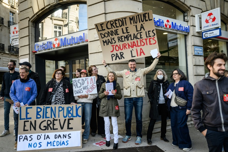 Presse: grève "inédite" dans les neuf journaux du groupe Ebra