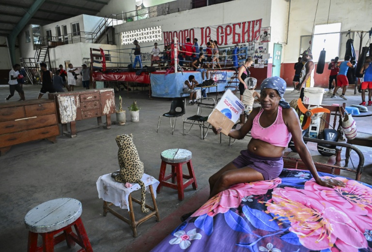 A Cuba, des familles survivent dans un gymnase, sans espoir de relogement