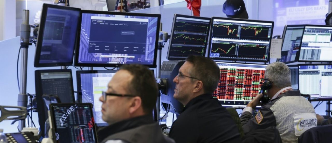 Wall Street termine en baisse, s'inquiète de niveaux de valorisation trop élevés