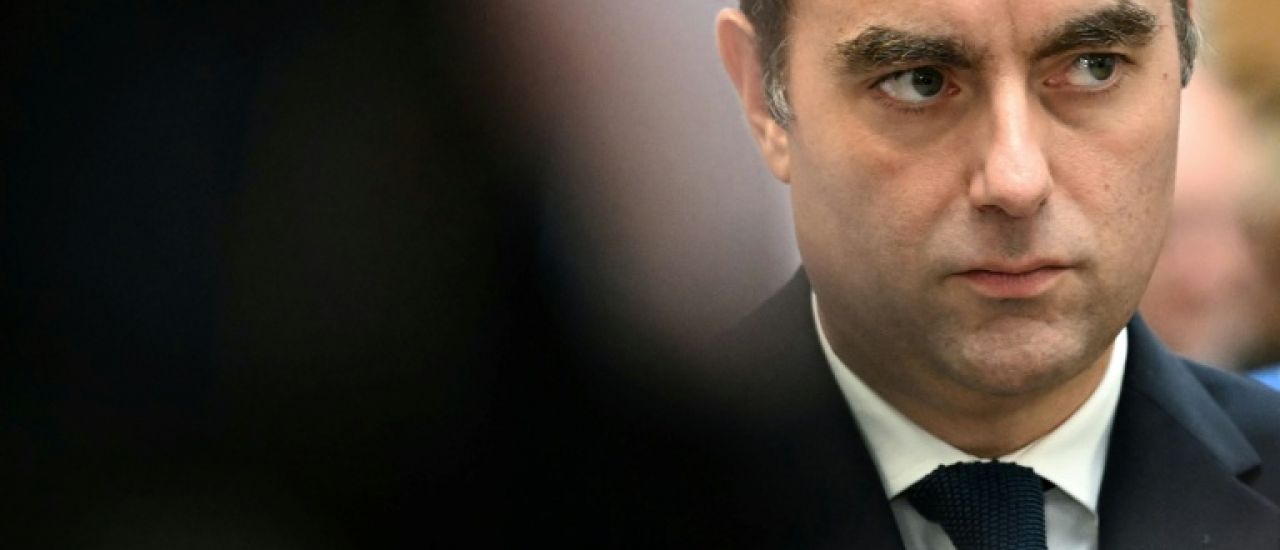 Lecornu se prépare à une journée décisive, le PS maintient ses exigences
