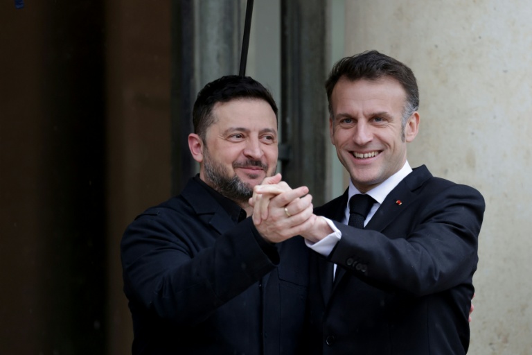 Macron, au côté de Zelensky, promet que la guerre au Moyen-Orient n'offrira pas de "répit" à la Russie