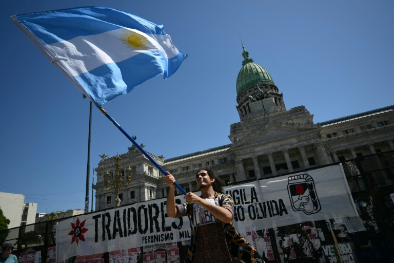Argentine: victoire pour Milei, sa réforme de flexibilisation du travail définitivement adoptée