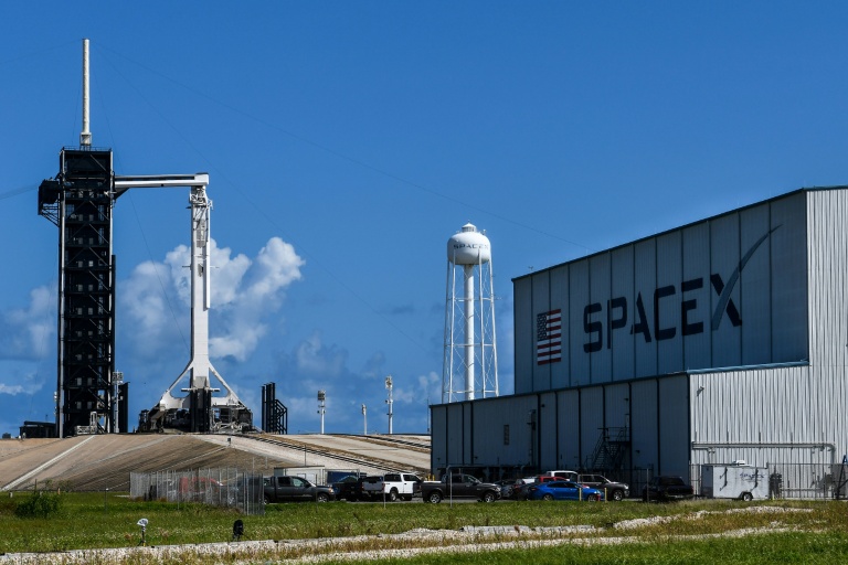 Premiers bénéfices pour SpaceX grâce au "cloud", Musk favorable à une fusion avec Tesla