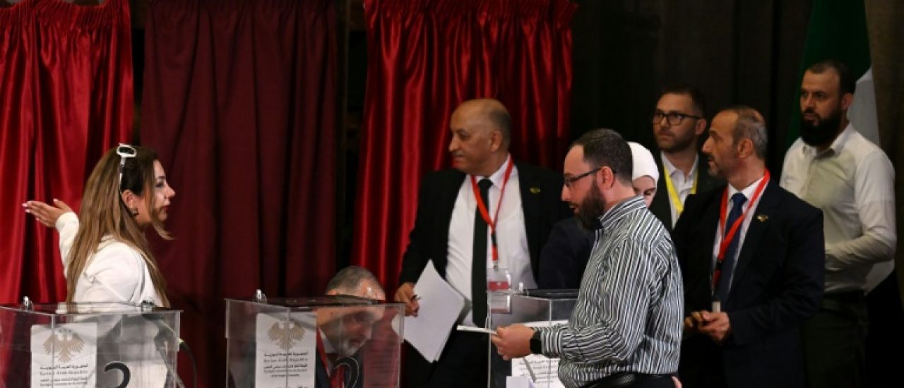 La Syrie désigne les membres du premier Parlement post-Assad, sous les critiques