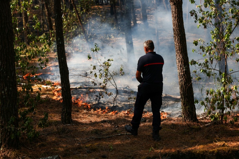 Le mégafeu dans le sud-ouest de la France n'a "pas progressé", espoir d'accalmie pour jeudi
