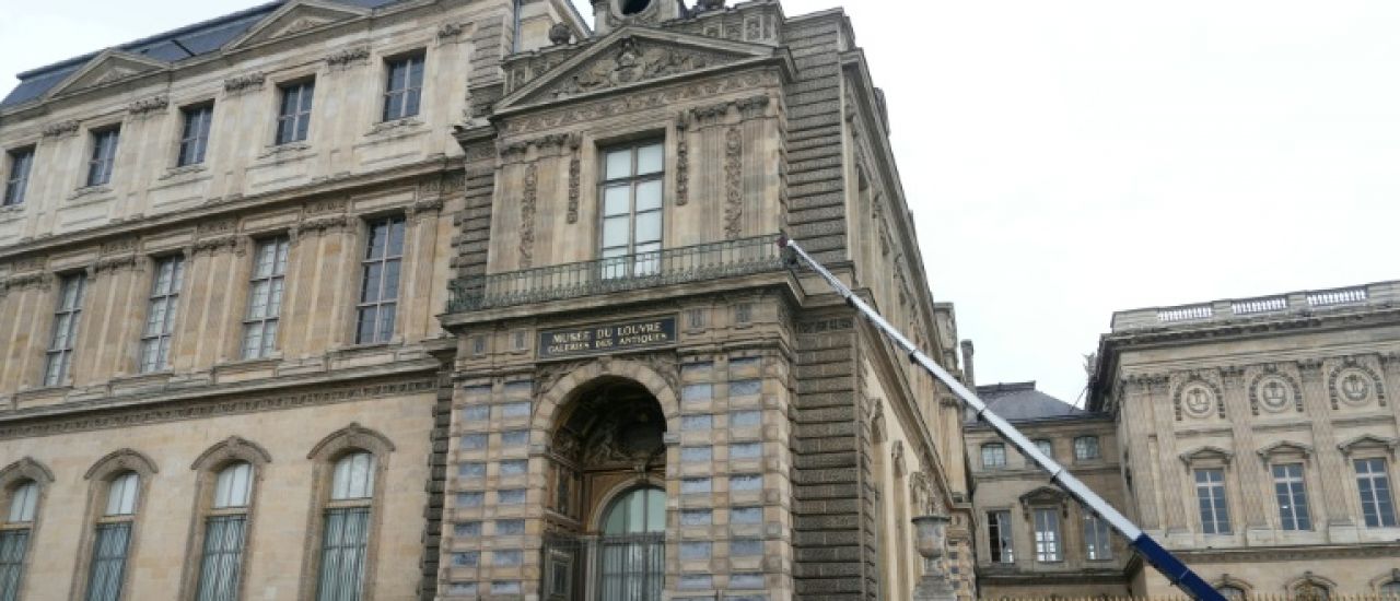 Huit bijoux "inestimables" dérobés au Louvre, quatre malfaiteurs recherchés
