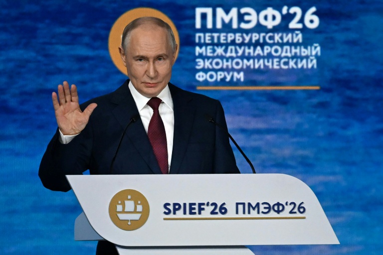 Au "Davos russe", Poutine refuse la proposition de rencontre de Zelensky