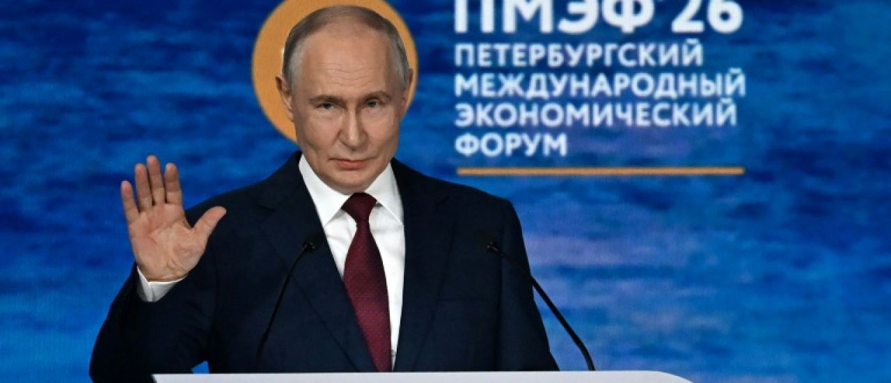 Au "Davos russe", Poutine refuse la proposition de rencontre de Zelensky