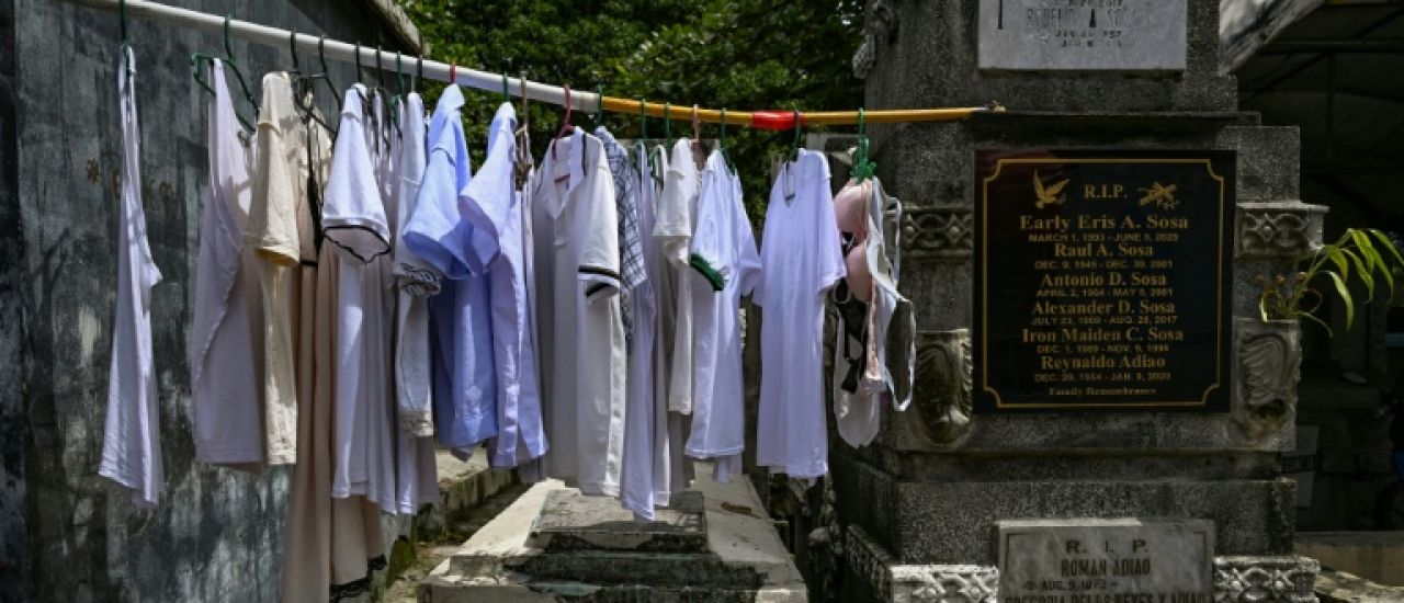 Aux Philippines, un cimetière où tentent de survivre les vivants démunis