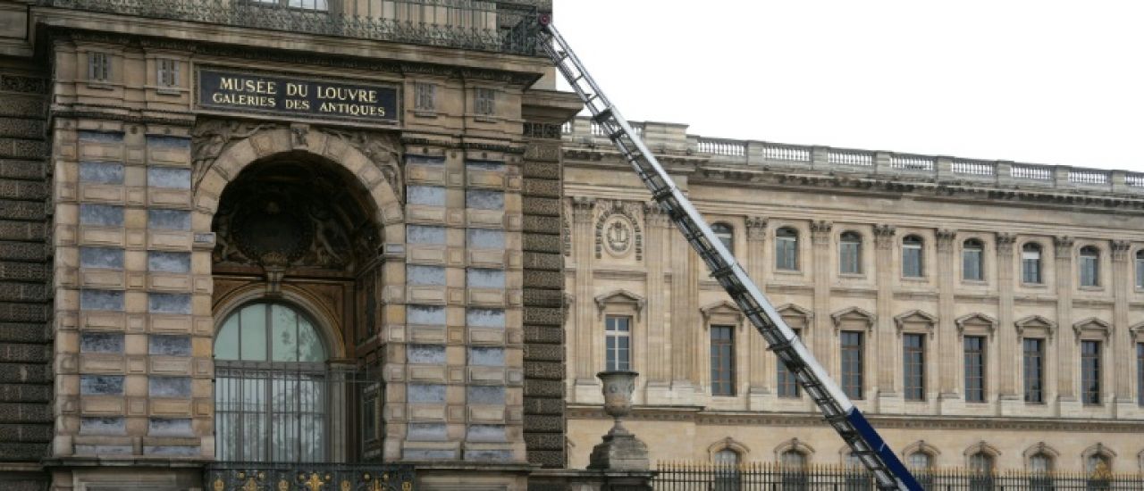 Vol de bijoux au Louvre: deux hommes en garde à vue