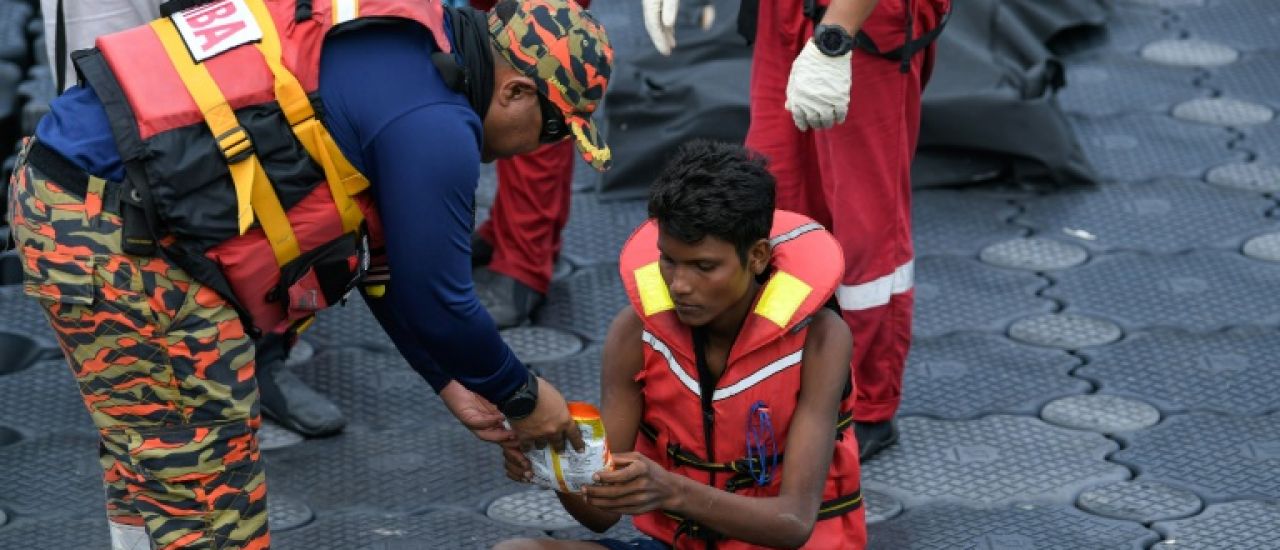 Naufrage au large de la Malaisie: "j'ai vu un enfant se noyer", témoigne un rescapé