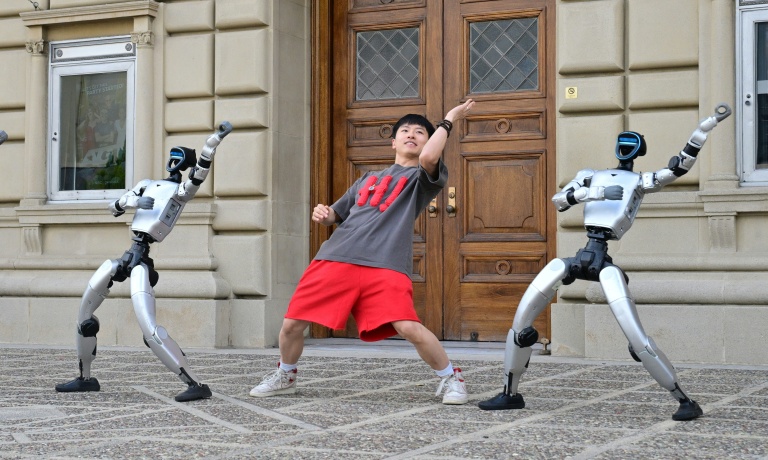 Des robots danseurs chinois s'échauffent pour la finale d'America's Got Talent