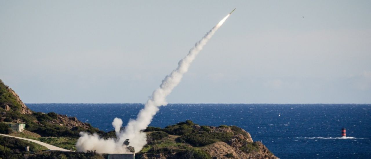 Au bord de la Méditerranée, l'artillerie au défi des "feux dans la profondeur"