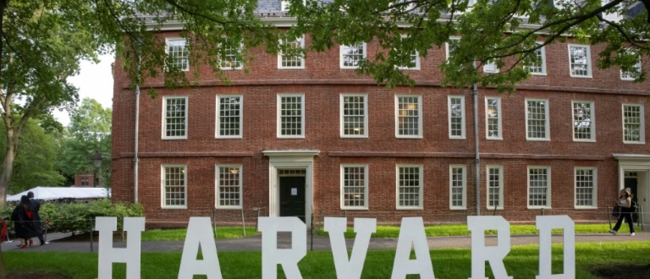 Une juge presse l'administration Trump de justifier ses coupes de 2,6 milliards à Harvard