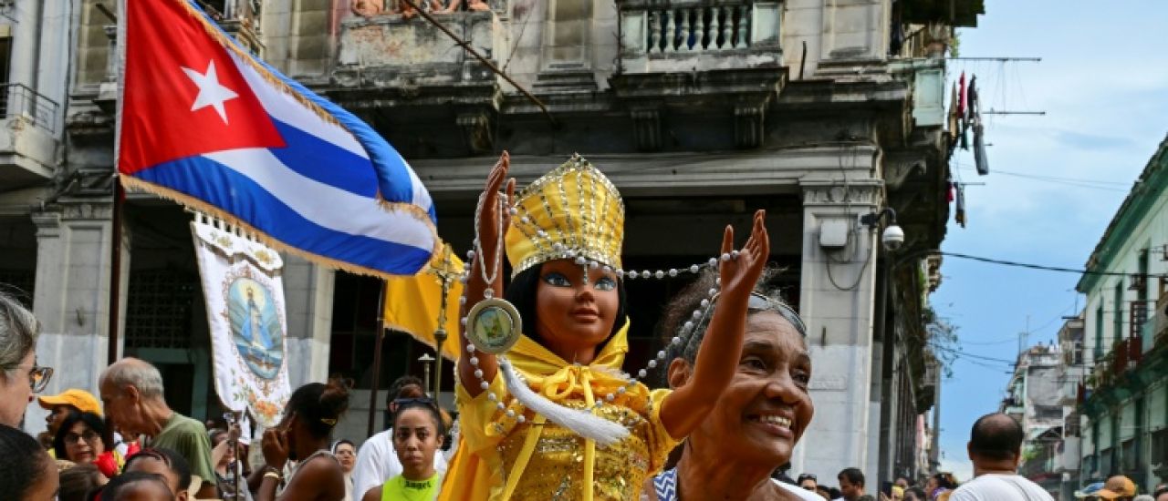 Saints et divinités, refuges des Cubains face à la crise