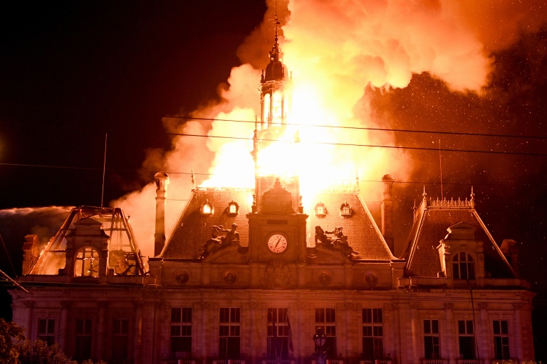 Mairie de Limoges incendiée : interpellation de "l'un des suspects", lié à l'ultragauche