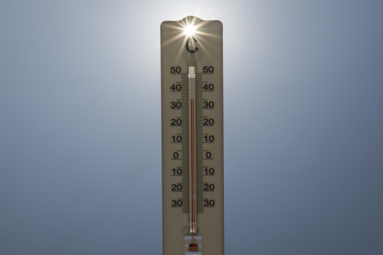 Canicule: plus d'un tiers des Français sous vigilance rouge, prolongée lundi