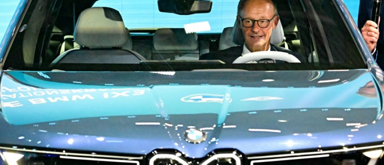 Merz défie Bruxelles sur l'interdiction des voitures thermiques neuves dès 2035