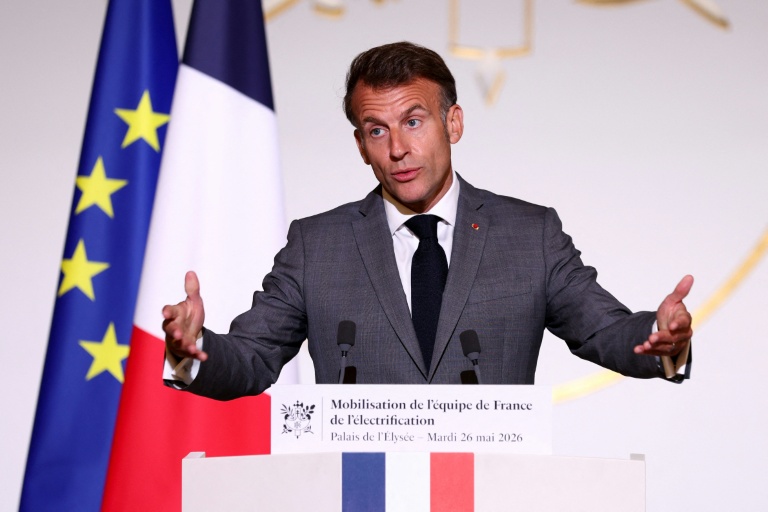Macron veut rendre "désirable" l'électrification de la France