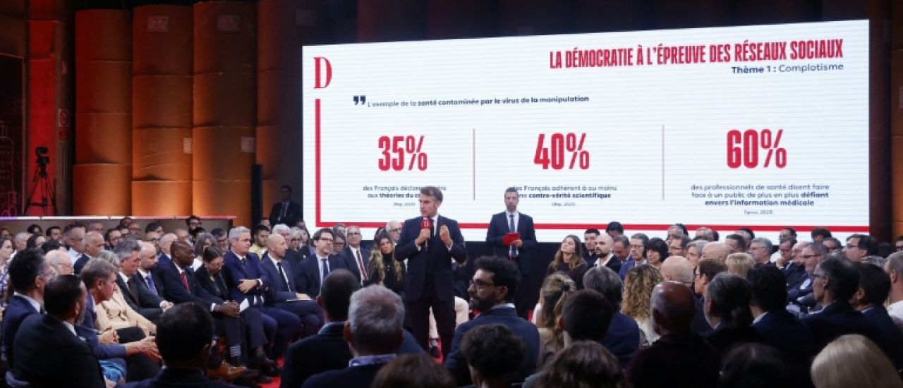 A Toulouse, Emmanuel Macron veut "sonner le tocsin" sur les risques des réseaux sociaux