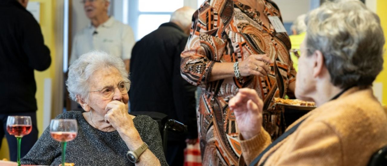 Dans un village alsacien, le bistrot entre à l'Ehpad pour créer du lien