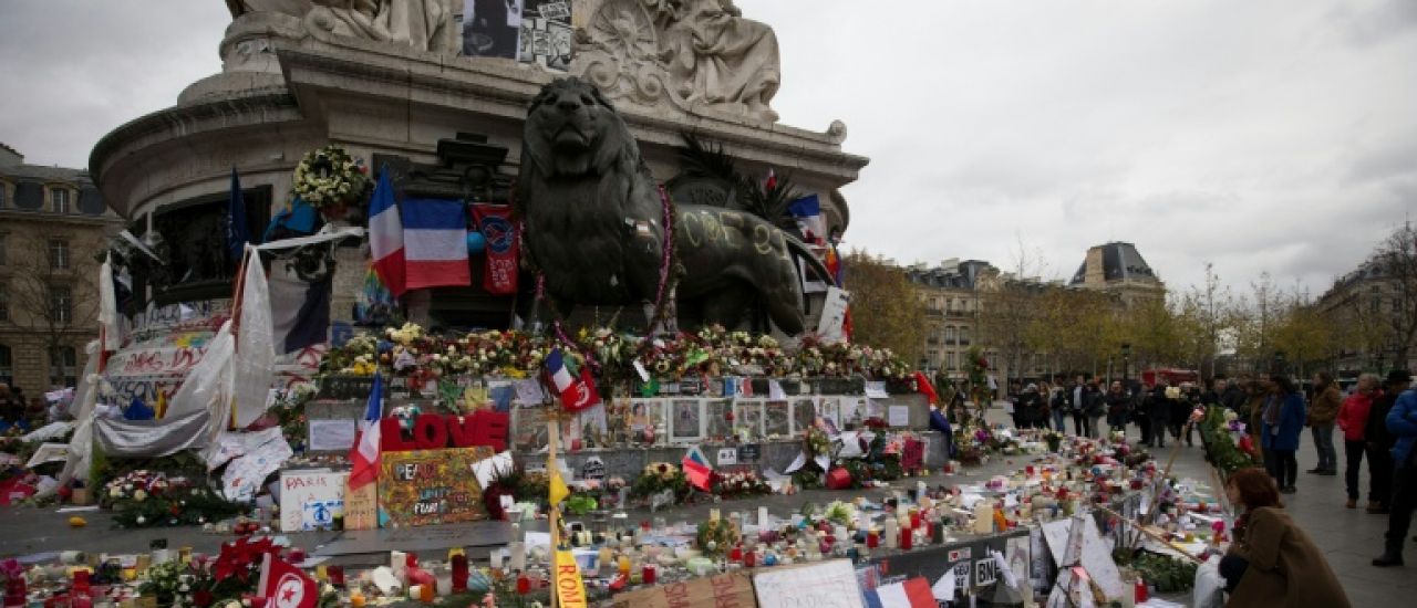 13-Novembre: les Parisiens invités à un "geste commémoratif" place de la République