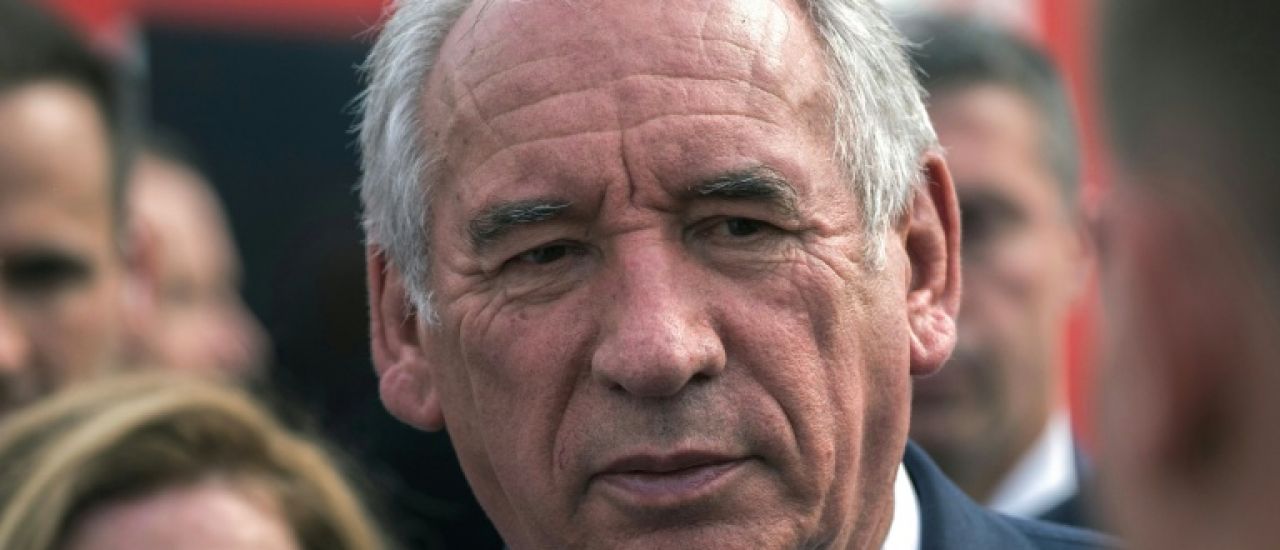 Budget: Bayrou promet d'identifier et supprimer d'éventuels avantages des politiques